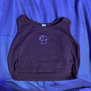 Brown tank crop with gem mushroom